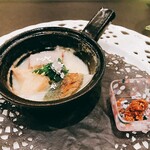 トゥ・ラ・ジョア イズム - 横に添えてある特製七味を入れると全然違う味わいになります！