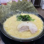 横浜家系ラーメン 龍馬家 - ラーメン（海苔増し）