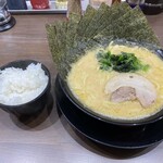 横浜家系ラーメン 龍馬家 - ラーメンご飯セット