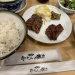 牛たん 焼助 仙台駅牛たん通り店 - 