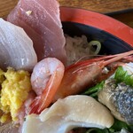 長浜荘 魚道場 - 海鮮丼・上