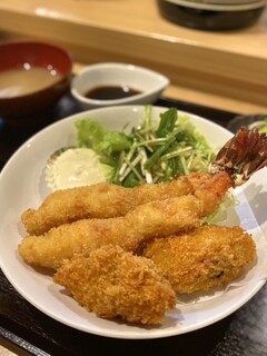 Susi Dining Hukurou - ・にこにこ定食 1,500円/税込
                        (エビフライ2本、カキフライ2個)