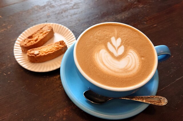 カフェ・デ・ジターヌ 駅前本店（Cafe des Gitanes 今井珈琲） - 青森（カフェ）