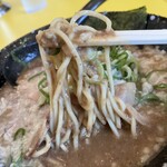 244932357 - 麺はストレート。