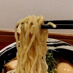 俺の中華たなか家 - 麺リフト⤴️自家製太麺に「淡口醤油スープ」が絡んで旨し(๑´ڡ`๑)