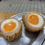 立呑み とんかつ まるや - エッグベーコンフライ