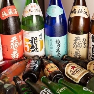 全國各地的當地酒等，適合居酒屋用餐的酒品種類齊全！