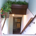 ディーピーカフェ - 地下への階段を降ります♪