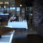 グリル・ストラッキーノ - 店内は広々として、静かである。（良）