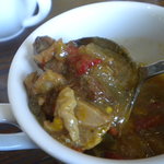 グリル・ストラッキーノ - そこら辺のカレー屋より質の高いチキンカレーは具沢山！