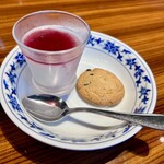 Yokohama Chuukagai Juukei Hanten - デザートの杏仁豆腐とチョコチップクッキー