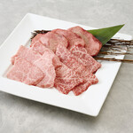 Assortment of 3 carefully selected meats (top-grade tongue, premium rib, top-grade loin)