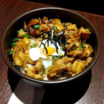 Dousanji Dori To Honkaku Tori Ryourise Mmonten Torishin - 鶏ハラミ炭火焼丼　902円