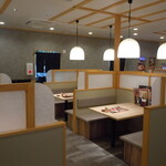 和食麺処 サガミ - 落ち着きのある店内