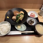 Tsukiji Nagomi - 三元豚の角煮御膳に小鉢（まぐろの中落ち）を追加
