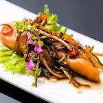 游漁庵 - 自家製 明太子の松前漬け

本舗名物の珍味です。自家製明太子を漬ける際に、可能な限り塩味を抑えて作り、それをスルメ・昆布・オキアミ等と松前漬けに仕上げています。日本で唯一無二の浪漫座の明太子 松前漬け。