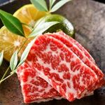 游漁庵 - 特撰 馬刺し 上赤身

程よい霜降りの上赤身を、毎日安定的に仕入れております。各種宴会コースでも提供するため、大量に仕入れ＆現地直売・直送を行い価格を抑え、お値打ち価格で提供させてい頂いております