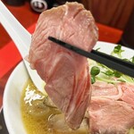 バラック ディー.エム竹末 - 豚肩の低温チャーシューです。肉の旨みがしっかりでめちゃくちゃ美味しいです☆