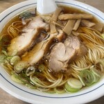 いろは食堂 - ラーメン、鳥チャーです。これも旨い