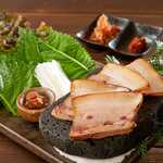 炙烤泥豬排的韓式包飯