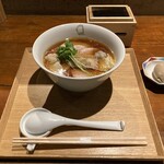 Japanese Ramen Noodle Lab Q - 有明産 焼海苔2枚（炭台）と煮卵付