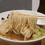 NIBOSHI MANIA - 銀鱗魴鮄煮干蕎麦　麺リフト