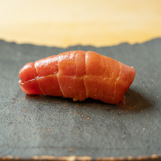 [Fusion of carefully selected ingredients and aging techniques] A superb sushi experience that makes use of seasonal ingredients