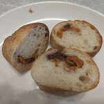 ラトリエ ドゥ プレジール - チョコレートとオレンジピールを入れた季節のおすすめパン