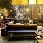 AZAYA - 入口から見た店内！