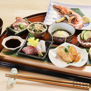 Recommended lunch: "Irodori Gozen" where you can enjoy sashimi and Small dish