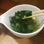 キッチン ブルー グローブ - 具沢山なほうれん草