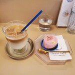 Tsuki Cafe - さくらとアイスカフェラテ