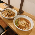 Chuukai Chiryuuou - スタミナ丼セット (スタミナ丼(大盛り)+半ラーメン) 950円(税込)