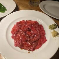 カルネジーオ イースト - 