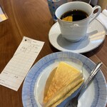 KADOCAFE - 本日のコーヒー&マスター手作りのチーズケーキ