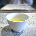日本料理 TOBIUME - ◆始まりの一服「さつき」・・旨味が濃厚で美味しいお茶