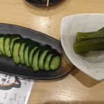 呑み食い処はじっこ離れ まんなか - きゅうり一本漬け￥330オクラの浅漬け￥330