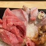 魚心亭 - ネタがぎっしり、厚くて大きい！