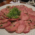 桔梗苑 - 圧巻のタン塩　4人前