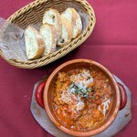 Tomato stew with tripe (with baguette)