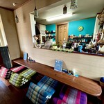 カフェモン - 低いカウンターはタイ三角枕に座るスタイル(^^)