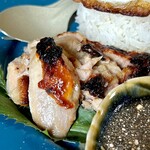 カフェモン - ひとつめのおかずガイヤーン。
      タイ料理の中でも大好きな料理です♪(ﾟдﾟ)ｳﾏｰ