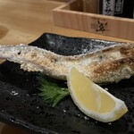 焼きもの家 慶 - 鮎の塩焼きは緑がかった肌のツルッとした質感で出て来るものだと言う固定観念が打ち破られた^_^