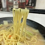 244974607 - 麺、にゅ〜〜ん！