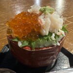 Mainichihokkaidoubussantenneorobatadounannourinsuisambu - 2種選べる海鮮丼　かに身、いくら