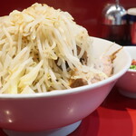 ラーメン二郎 - ラーメン半分＋ヤサイ＋青ネギショウガ半分