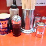 ラーメン二郎 - 卓上調味料