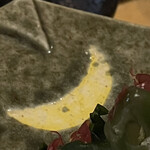 焼きもの家 慶 - 刺し盛りを載せて来た皿は久しぶりに左上に三日月の浮いてるやつだった