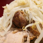 ラーメン二郎 - 豚の厚み