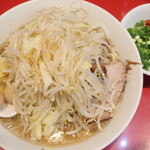 ラーメン二郎 西台駅前店 - ラーメン半分＋ヤサイ＋青ネギショウガ半分